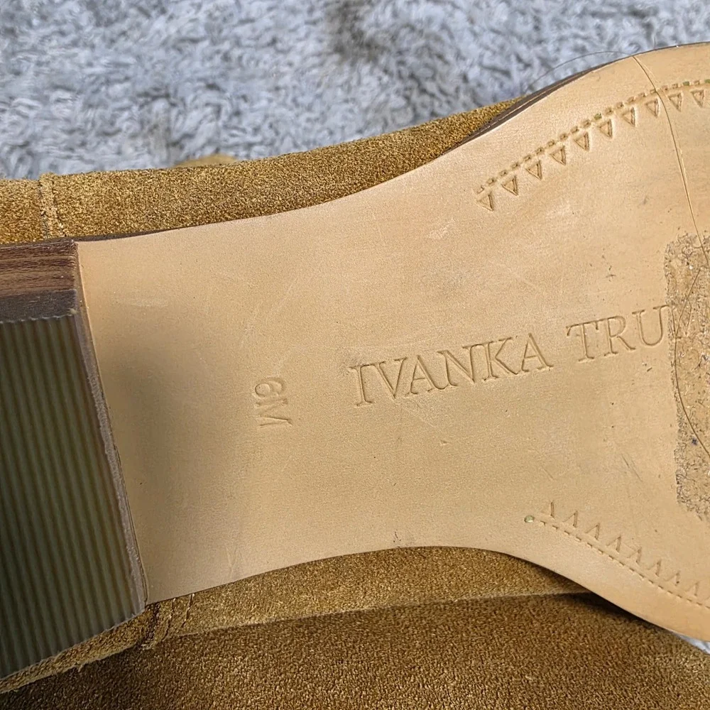 Ivanka Trump Ankle Booties Tan Suede Pointed Toe Zip Womens 6M‎ Excellent